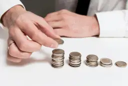 Jak skutecznie oszczędzać pieniądze? Praktyczny poradnik