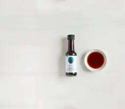 Z czego jest sos sojowy? Poznaj składniki i tajemnice jego produkcji