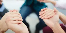 Co to jest modlitwa wstawiennicza i jak może zmienić życie?