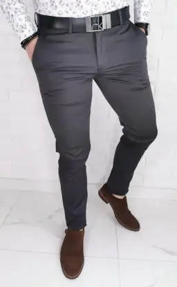 Szare spodnie męskie: Rewolucyjne stylizacje, które zawstydzą innych