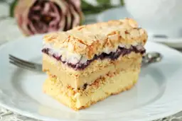 Pyszny przepis na ciasto z chałwą i sezamem, które zachwyci każdego