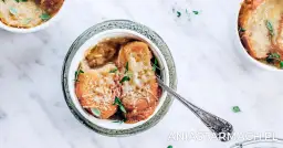 Jak zrobić zupę cebulową - prosta receptura na pyszny smak