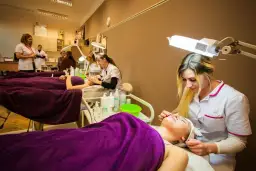 Szkoła Policealna Pracowników Służb Społecznych: Kierunki i Kariera