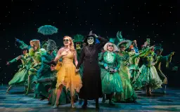 Wicked: Czy warto obejrzeć ten film? Analiza fabuły i występów aktorskich.