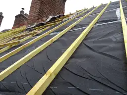 Isolation toiture par l'extérieur : techniques, avantages et coûts révélés