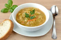 Ile kalorii ma kapuśniak - sprawdzona wartość odżywcza tradycyjnej zupy