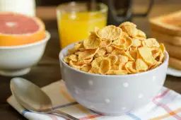 Płatki śniadaniowe – na co zwracać uwagę przy ich zakupie?