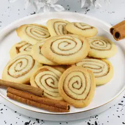 Prosty przepis na ciastka cynamonowe – zrób je szybko i bez błędów