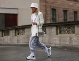 Jakie buty do szarych spodni? 10 stylowych propozycji na każdą okazję