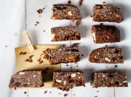 Przepis na zdrowe batony, które zaspokoją Twoje słodkie pragnienia