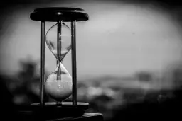 Ile czasu ma sąd na wyznaczenie rozprawy? Oczekiwania i realia