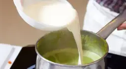 Co zamiast śmietany do zupy? Odkryj najlepsze zamienniki smakowe