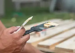 Jak prawidłowo nałożyć kit do parkietu - kluczowe wskazówki i porady