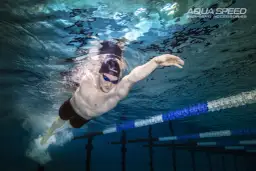 Jaki styl pływania jest najzdrowszy? Odkryj korzyści dla zdrowia