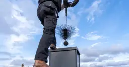 Jak czyścić komin: uniknij niebezpieczeństw i zwiększ bezpieczeństwo