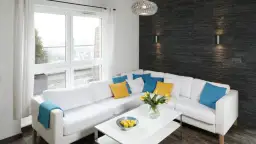 Jak zabudować ścianę w salonie bez błędów i zbędnych kosztów – praktyczne porady