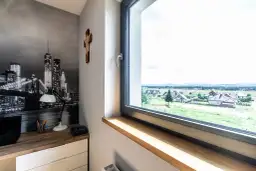 Jak prawidłowo wpuścić parapet w ścianę – unikaj błędów i zrób to sam!