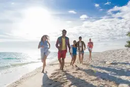 Gdzie najczystsza woda w Bałtyku? Odkryj najlepsze miejsca na kąpiel