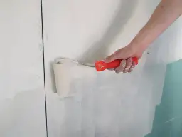 Dlaczego grunt na elewacji schnie zbyt długo i jak to naprawić