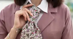 Gdzie kupić krawat damski? Najlepsze oferty i sklepy online