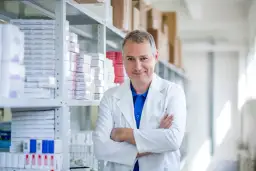 Ile zarabia technik farmacji na stażu? Zaskakujące fakty o wynagrodzeniu