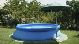 Jak użytkować basen ogrodowy, aby uniknąć problemów z czystością?