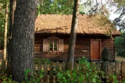 Skansen kurpiowski w Kadzidle - odkryj historię i kulturę Kurpiów