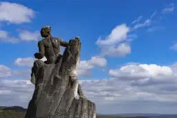 Dzieła inspirowane mitem o Prometeuszu: odkryj ich głębię i znaczenie