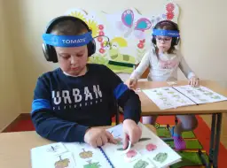 Pomoce dydaktyczne dla niewidomych: Kluczowe narzędzia do nauki i rozwoju