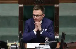 Czy Szymon Hołownia był księdzem? Prawda o jego drodze duchowej