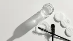 Jak skutecznie zmyć tusz? Najlepsze metody na demakijaż