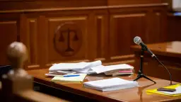 Jak wygląda rozprawa o znęcanie? Kluczowe etapy i prawa ofiary