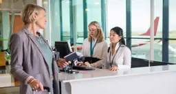 Odprawa na lotnisku: co możesz zabrać, a czego lepiej unikać w bagażu podręcznym