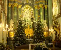 Czy w Nowy Rok rzeczywiście trzeba iść do kościoła? Oto odpowiedzi.