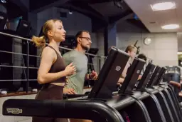 Najlepsze kluby squash w Krakowie – graj i trenuj z pasją