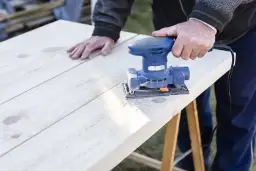 Jak zrobić stół ogrodowy drewniany: 10 prostych kroków dla majsterkowicza