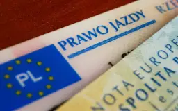 Ile naprawdę kosztuje zrobienie prawa jazdy? Sprawdź wszystkie opłaty!