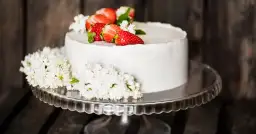 Przepis na sernik na zimno z mlekiem skondensowanym – pyszny deser