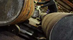 Blended whisky co to znaczy? Poznaj sekrety tego popularnego trunku