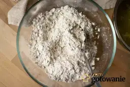 W przeliczeniu na łyżki ile to jest 20 dkg mąki - szybkie przeliczanie w domu