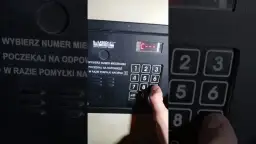 Kod listonosza do domofonu - prawda i mity o dostępie kurierów