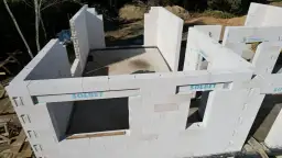 Cofnięte nadproże do rolet: jak wykonać i jakie daje korzyści