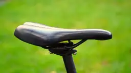 Siodełko żelowe czy piankowe na rower - poznaj kluczowe różnice i wybierz