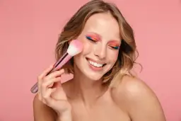 Jak skutecznie utrwalić makijaż: 5 sprawdzonych metod i produktów