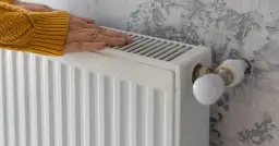 Jak ustawić grzejniki w mieszkaniu, aby uniknąć wysokich rachunków za ogrzewanie