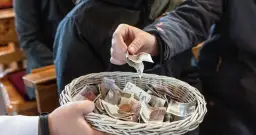 Ile zarabia organista w kościele? Zaskakujące fakty o wynagrodzeniach