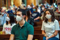 Co się dzieje podczas mszy? Kluczowe elementy i ich znaczenie