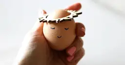 Jak ozdobić jajka na Wielkanoc: kreatywne pomysły i techniki