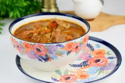 Zupa z żołądków drobiowych z ziemniakami – prosty przepis na smaczny obiad