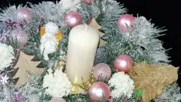 Jak zrobić stroik świąteczny ze świeczką, aby zachwycić gości